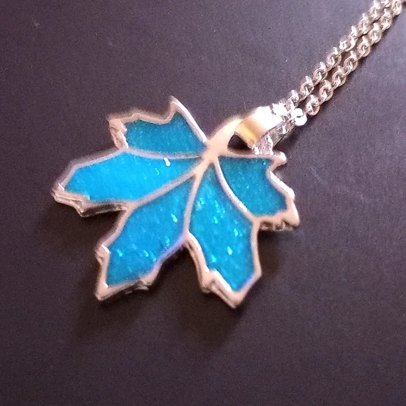 NEW! Stunning Winter Iced Blue & Silver Maple Leaf Necklace - Picture 4 of 7